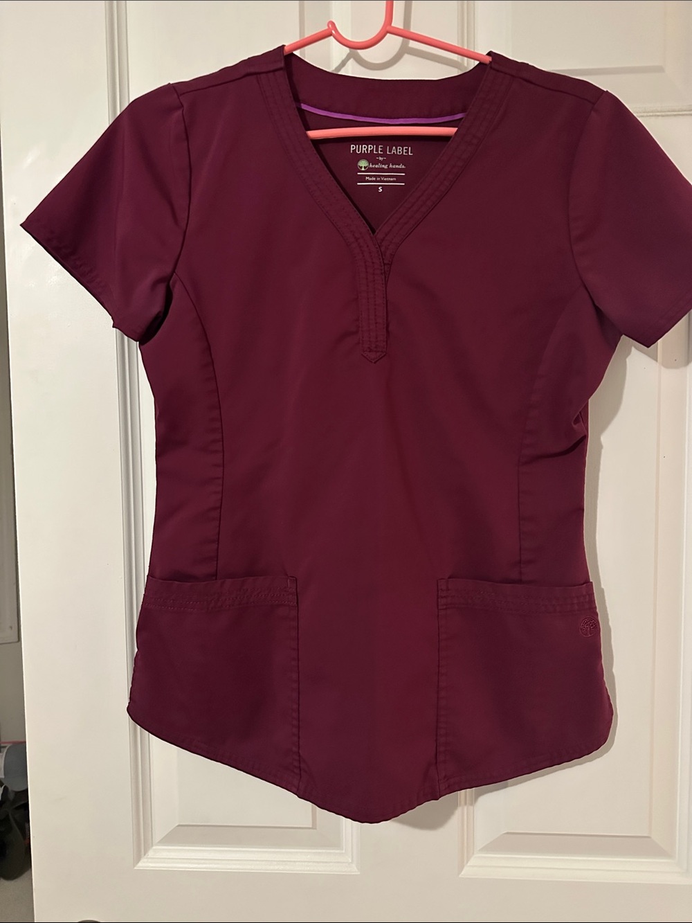healing hands Purple Label V-neck Scrub Top in Burgundy